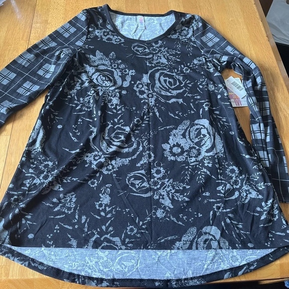 LuLaRoe Lynnae black and grey mixed pattern top, size Medium - Picture 1 of 5